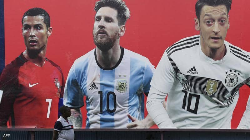 أوزيل يختار الأفضل بين ميسي ورونالدو