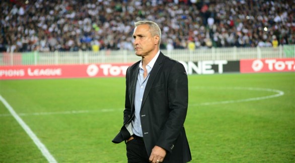 مولودية وهران الجزائري يفسخ عقد مدربه