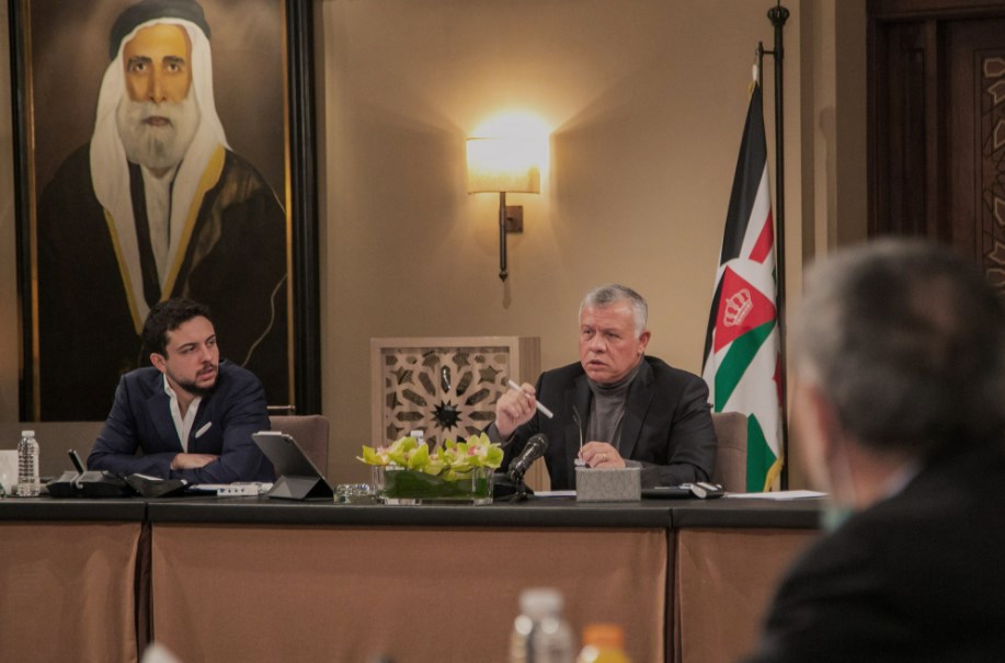 الملك يلتقي شخصيات من قطاعات مختلفة