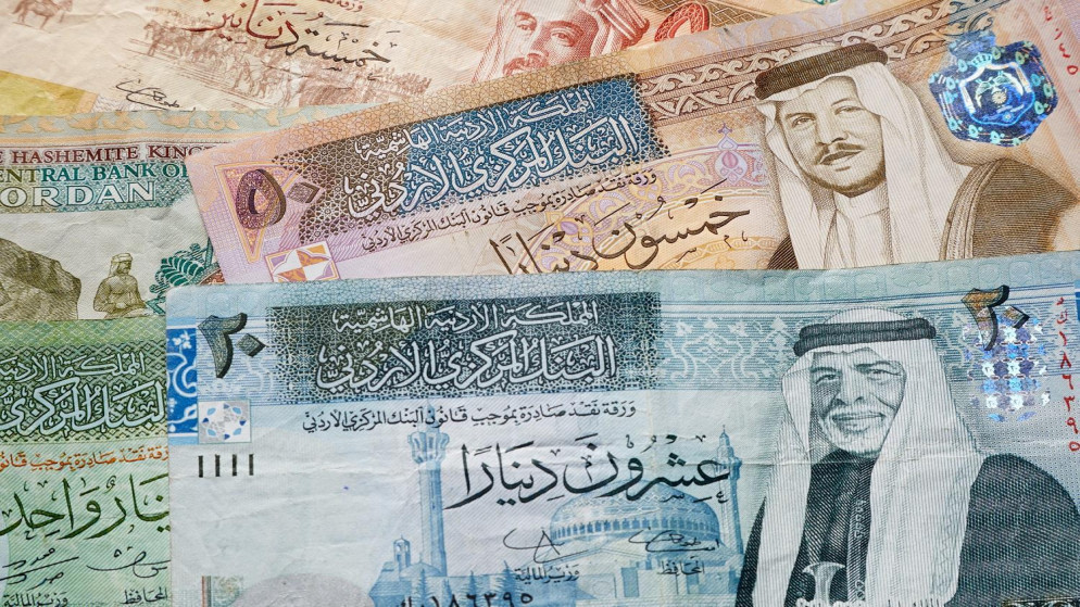 ارتفاع عجز الموازنة 37% في 11