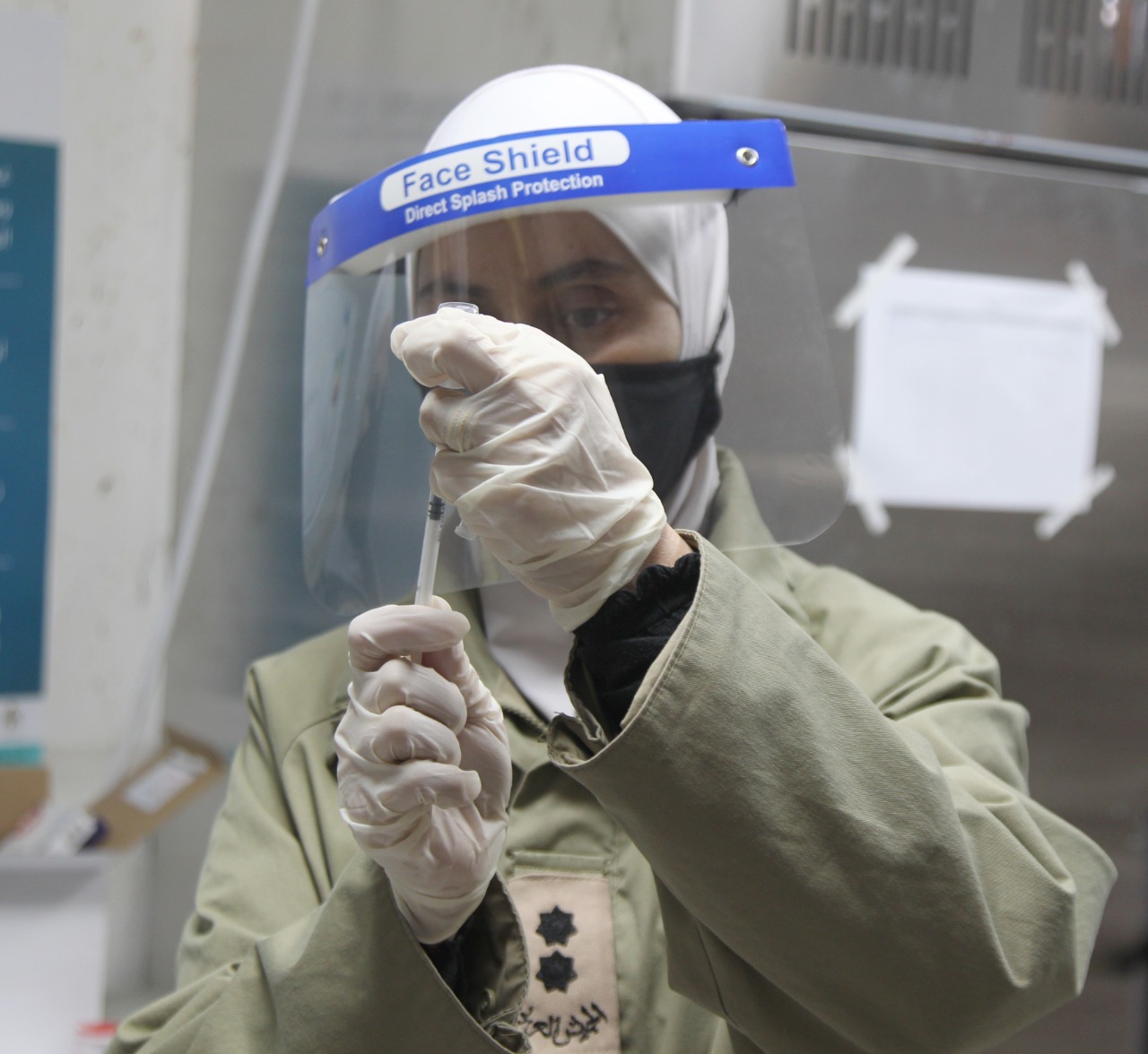 الخدمات الطبية تواصل تقديم مطعوم كورونا