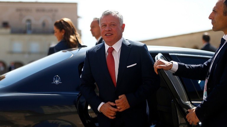 الملك يغادر إلى أبوظبي