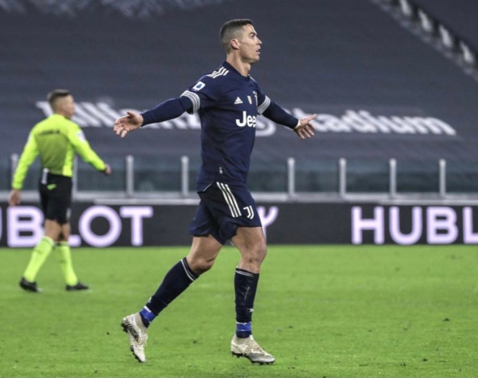 راتب رونالدو السنوي أعلى من أجر