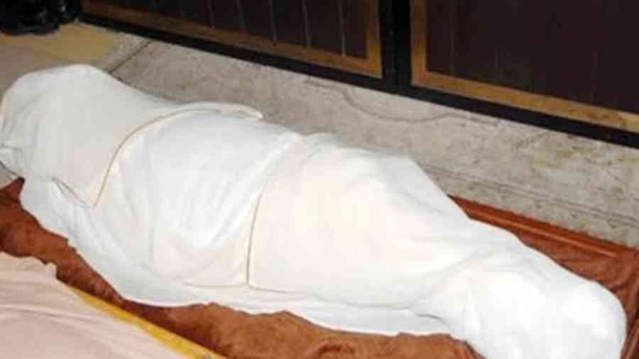 طبيبة مصرية تحتفظ بجثة زوجها 4