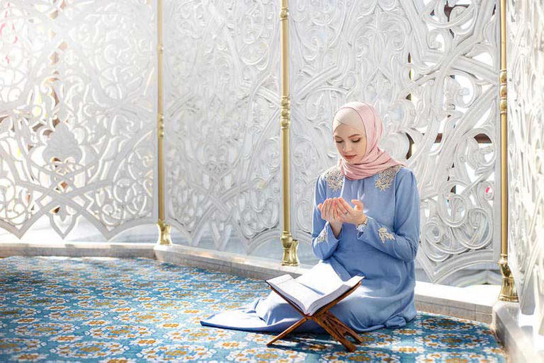 كراهة التمايل في الصلاة