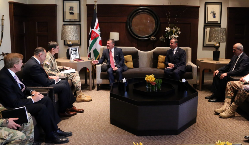 الملك يستقبل قائد القيادة المركزية الأمريكية