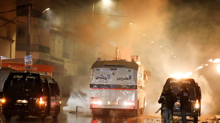 مطالبات بضبط النفس في تونس