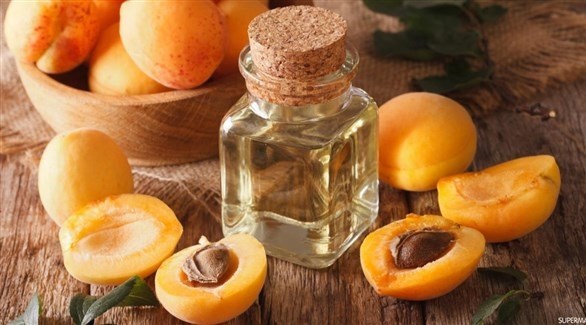 زيت بذور المشمش.. يغذي البشرة ويقوي