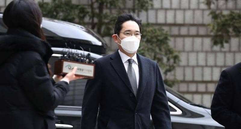 بأمر المحكمة.. وريث سامسونغ خلف القضبان