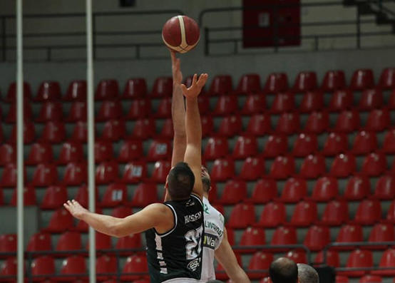 فوز عريض للأهلي على الوحدات