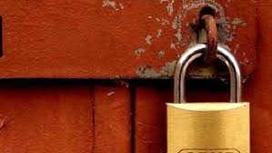 اغلاق محلين تجاريين وانذار 88 في