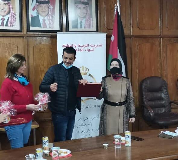 مديرة تربية لواء الجامعة تكرم أصحاب