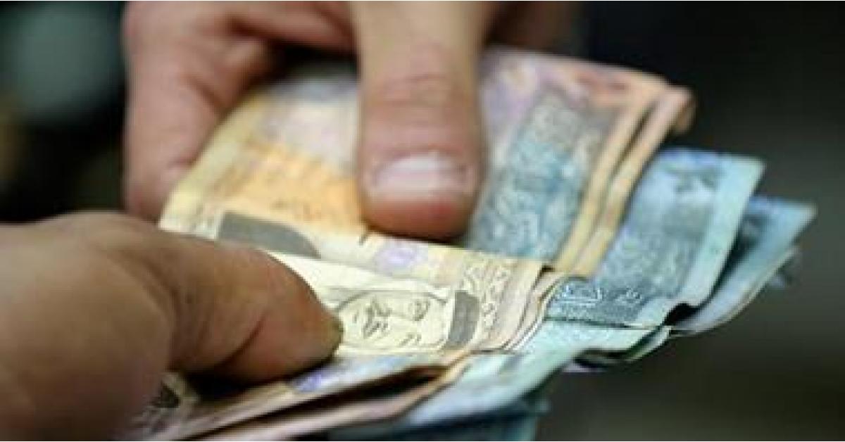 تكريم عامل وطن أعاد أموالا لأصحابها