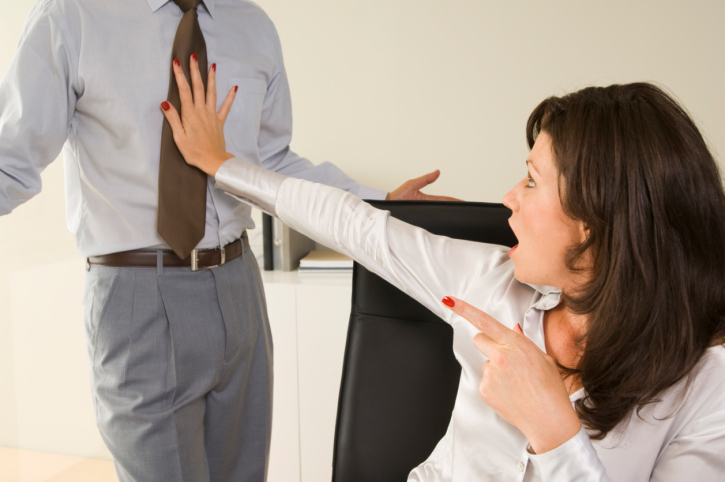 7 سيدات يتقدمن بشكوى بحق مساعد