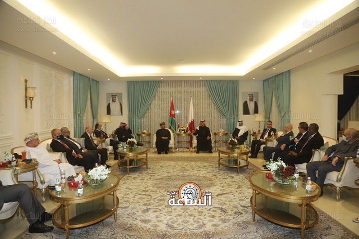 «قمة عربية» في السفارة القطرية