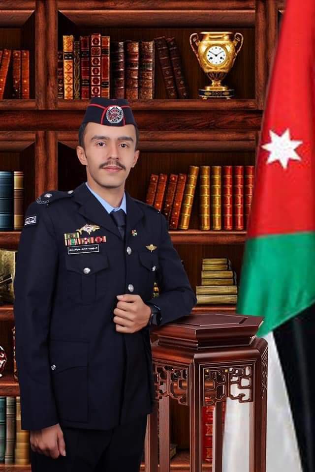 العبادي يهنئ الرائد حامد حياصات بتخرج