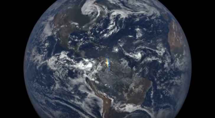 بالفيديو.. سر الأضواء الأرضية التي ظهرت