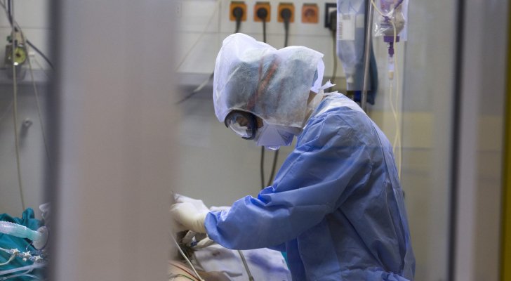 الأطباء الذين قضوا بفيروس كورونا (أسماء)