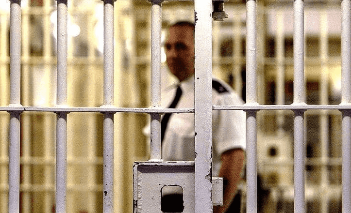 سفاح بريطاني سيأخذ لقاح كورونا قبل