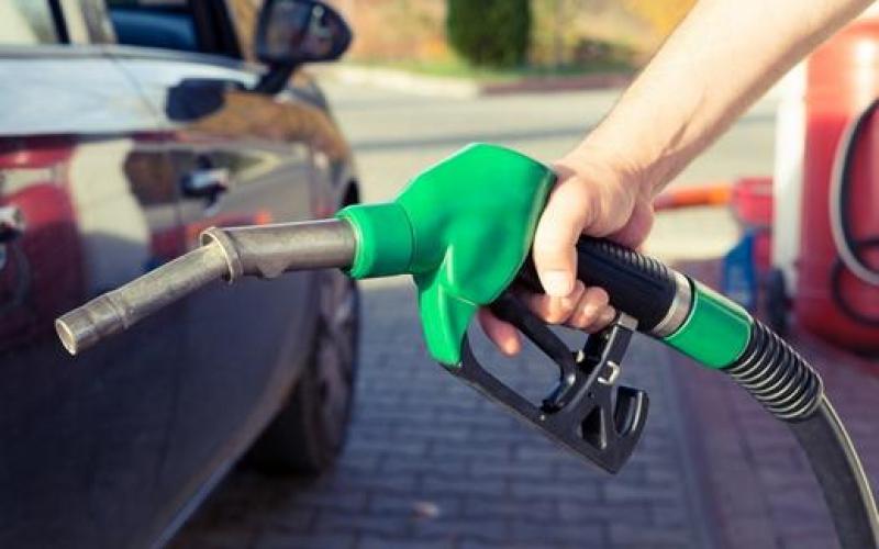 الحكومة: انخفاض طفيف على أسعار المشتقات