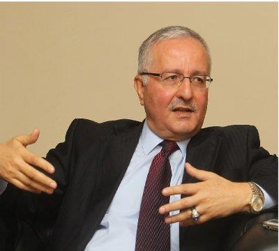 إحالة السفير الصمادي إلى التقاعد