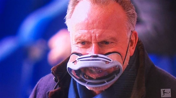 رومينيغه يوضح سبب ارتداء كمامة غير