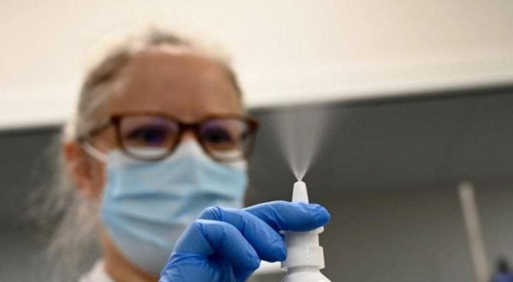 علماء يختبرون فعالية بخاخ كورونا في