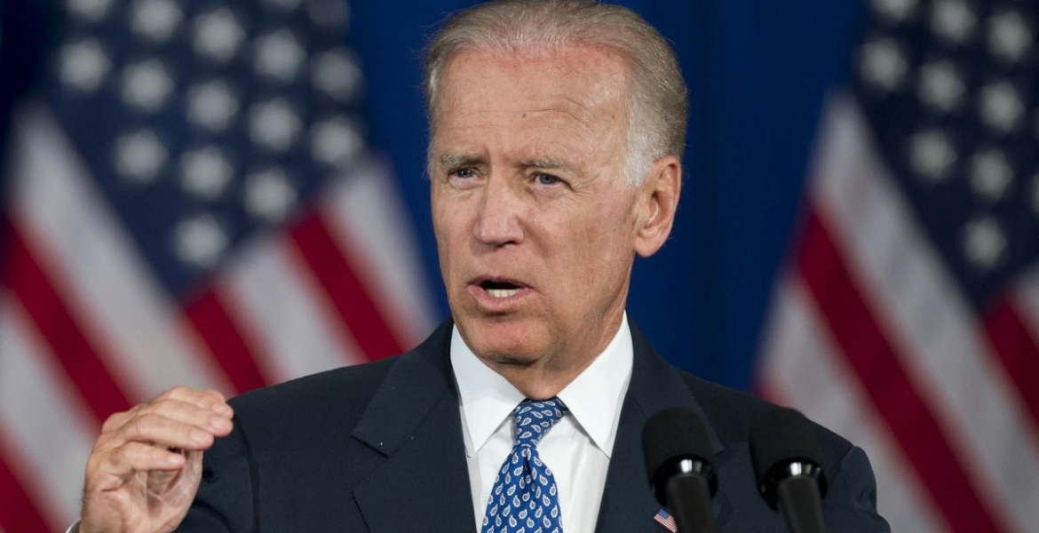 جو بايدن يستذكر فلويد ويقر سلسلة