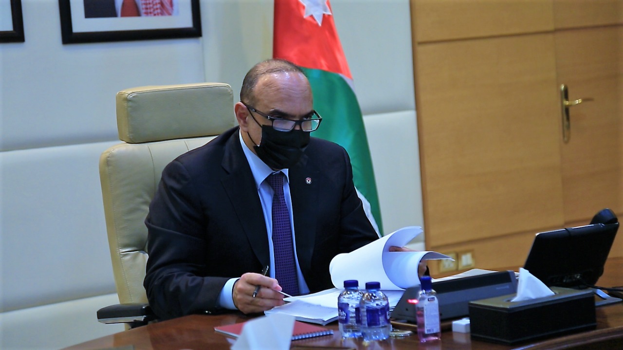 الخصاونة يوجه الوزراء.. ومجلس الوزراء يوافق