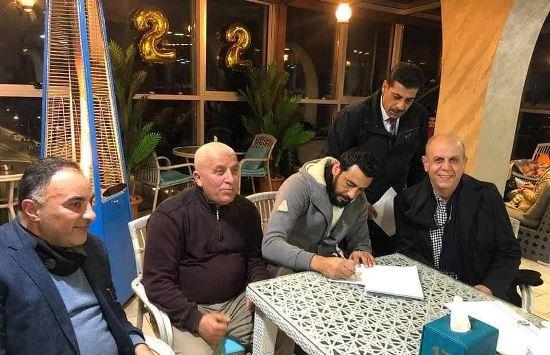 معتز ياسين يوقع للسلط