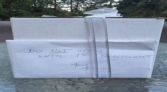 ينتظران 9 سنوات لفتح هدية الزفاف