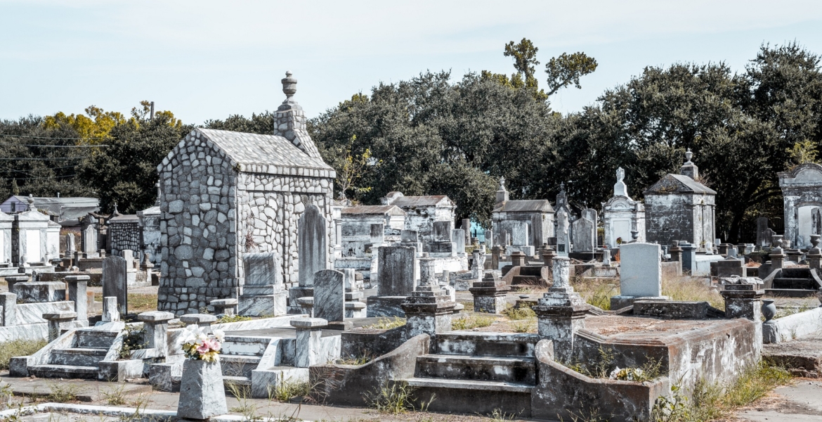 التمييز بين البيض والسود حتى في