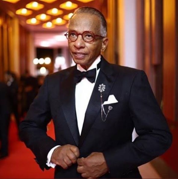 بفيروس كورونا.. رحيل أشهر مصفف شعر