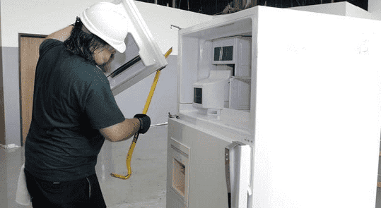 أخفت جثة أمها بالثلاجة 10 سنوات..