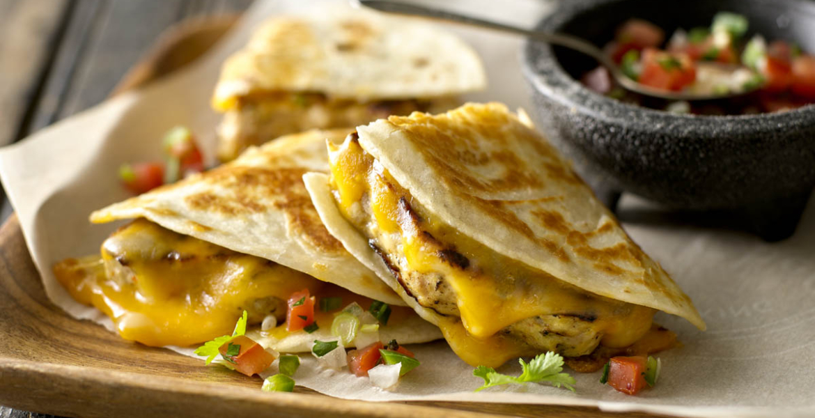 كاساديا الجبنة على الطريقة المكسيكية الأصلية