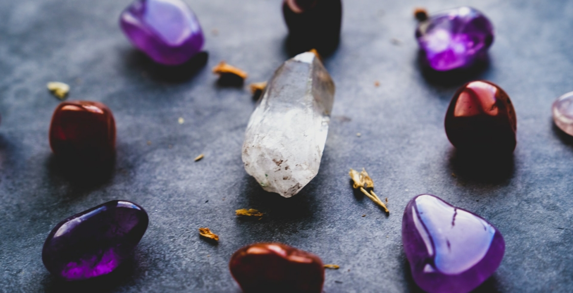 ما هي الأحجار الكريمة وهل لديها