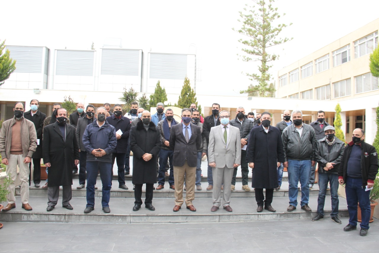 البلقاء التطبيقية تنجز تصميم وبناء منبر