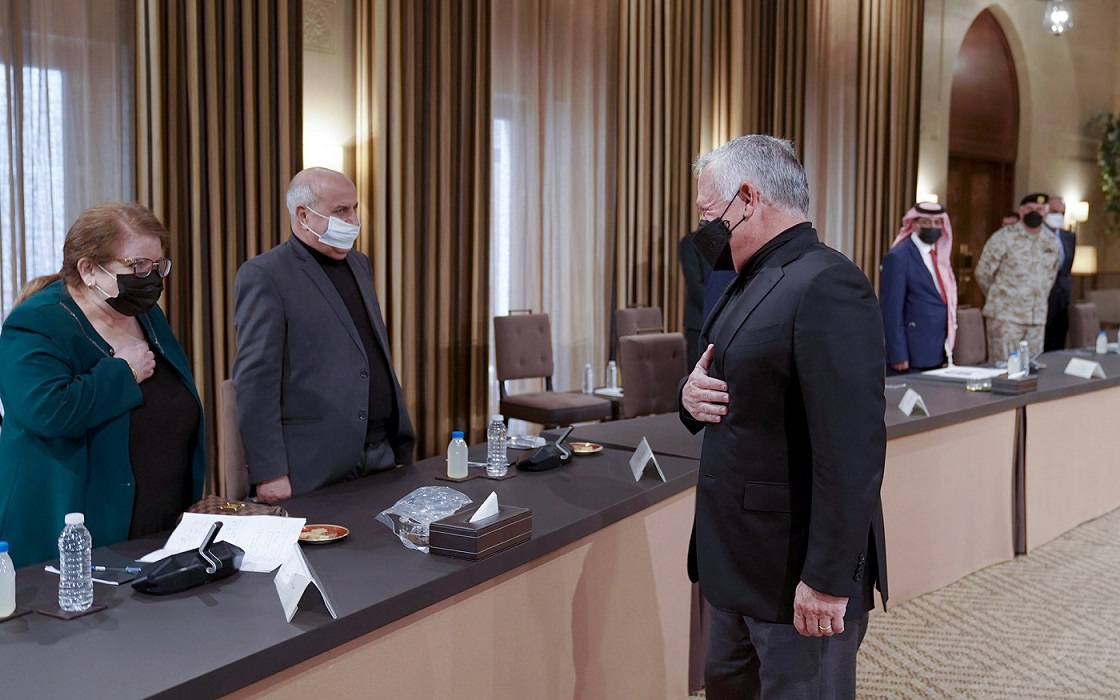 الملك يواصل لقاءاته مع شخصيات من