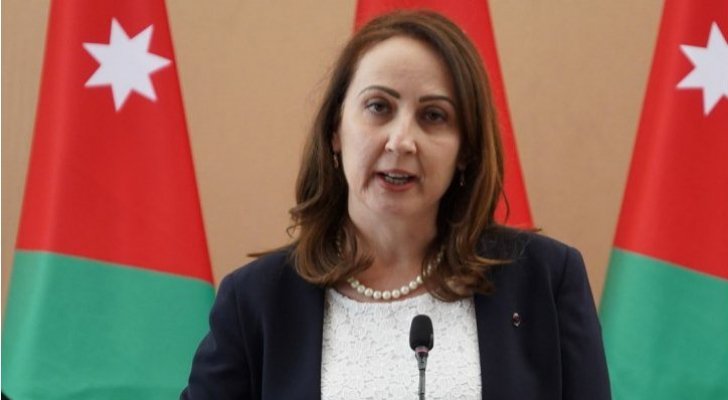 وزيرة الصناعة تدعو للمحافظة على استقرار