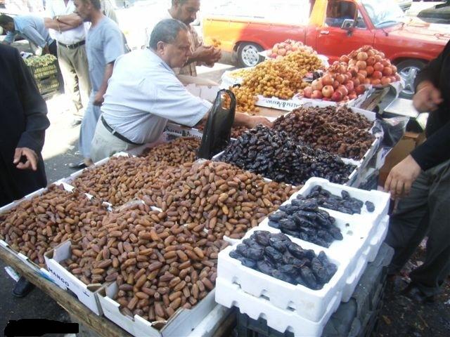 الحكومة تدعو لعدم التهافت على الأسواق