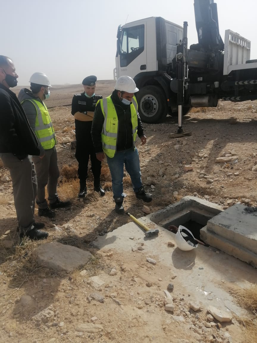 ضبط وازالة اعتداءات عن خط مياه