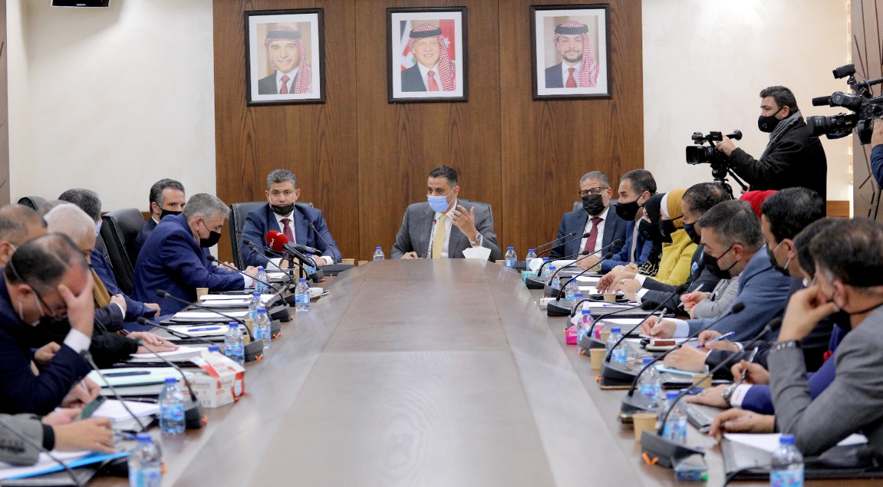 الاقتصاد النيابية تطالب بإنقاذ القطاعات والمنشآت