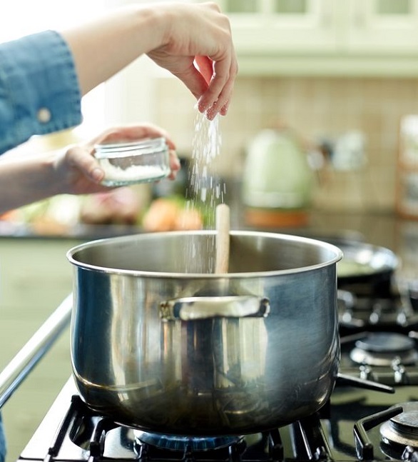 حاولت حماتها تسميمها فانقلب سحرها عليها