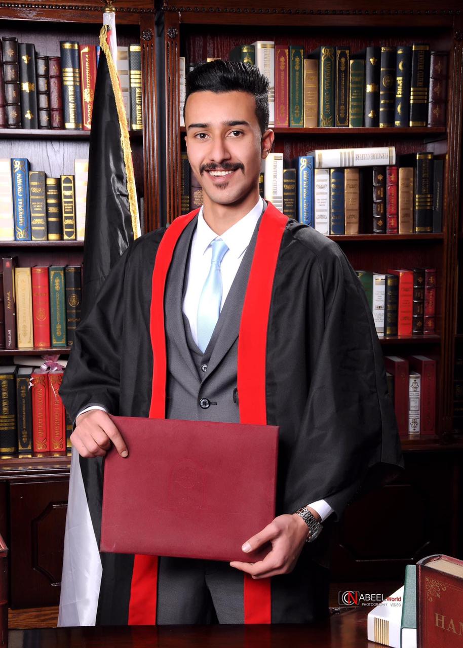 المناصرة يهنئ ايهاب الخطباء بالبكالوريوس