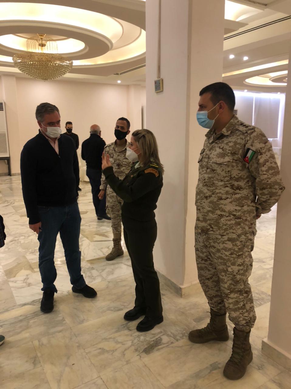 وزير الشباب يتفقد مركزي التطعيم في