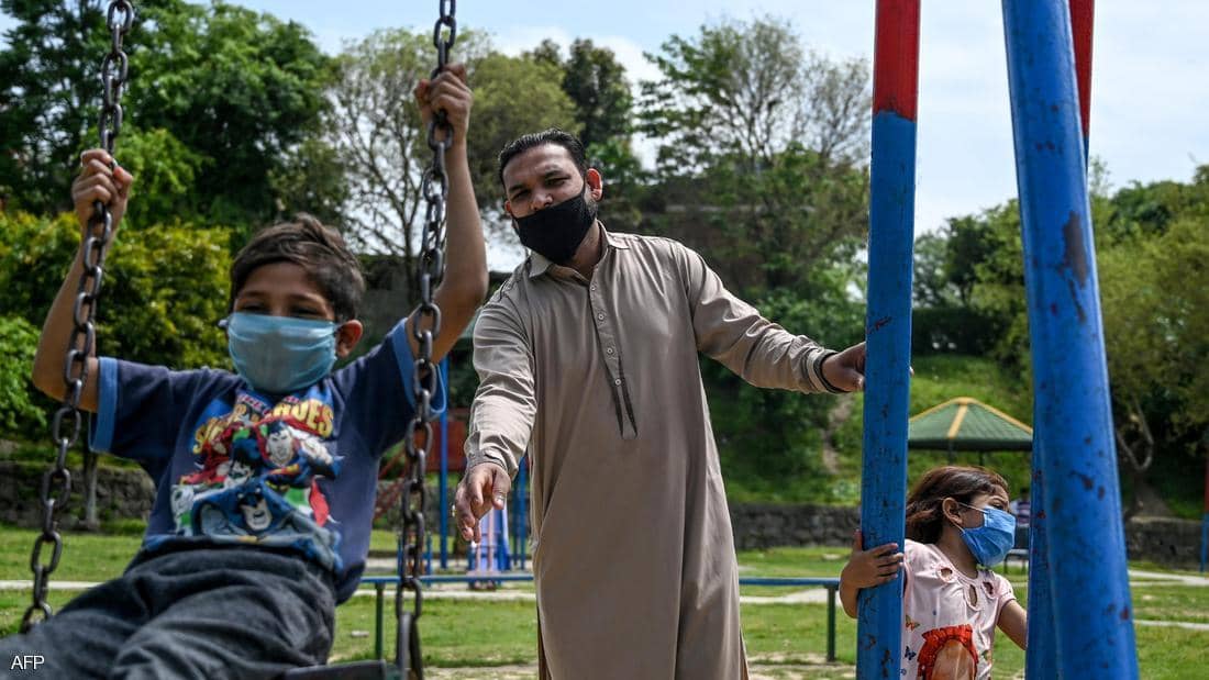 متى يعود العالم للحياة الطبيعية؟ خبراء