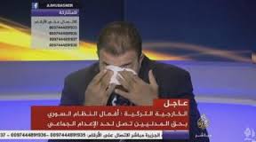 مذيع الجزيرة يبكي على الهواء وهو