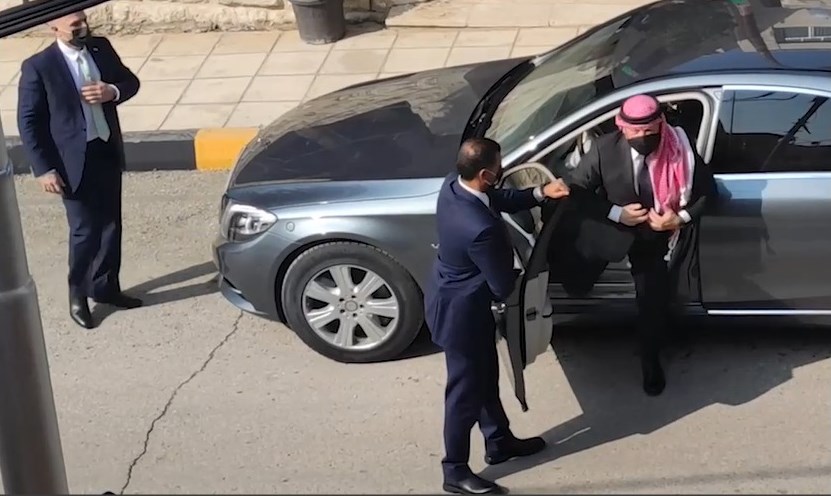 الملك يسأل شو صار باحمد والوزير