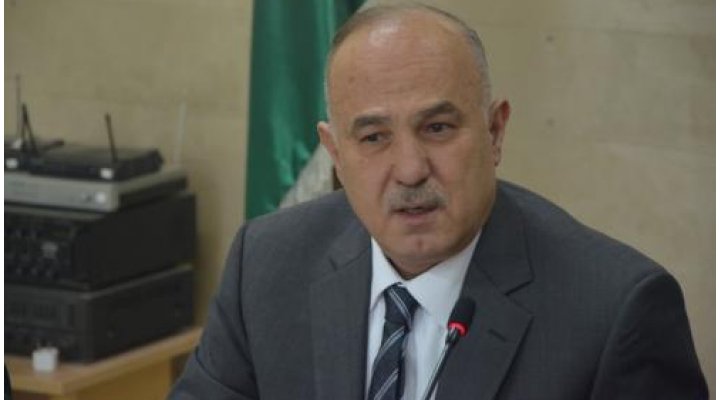 نزل خالد الزبيدي من القاطرة..