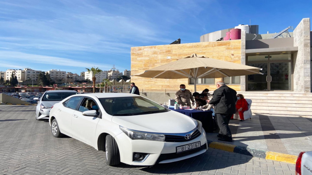 وزارة الصحة تبدأ بإعطاء لقاحات كورونا